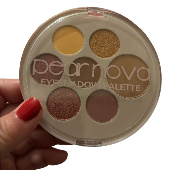 Pear Nova Eyeshadow Palette Mattes Metallics Neutrals 7 Shades New in Box. - Picture 3 of 6
